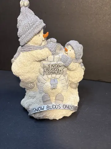"Snow Budds Only!"